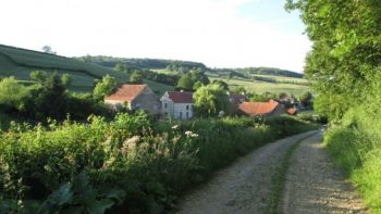 Permalien vers:l’Hirondelle située en pleine campagne…